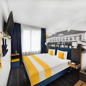 Hotel D8, Budapeste